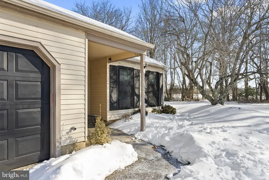 7 Stonybrook Ct, Medford, NJ 08055 - Image #2