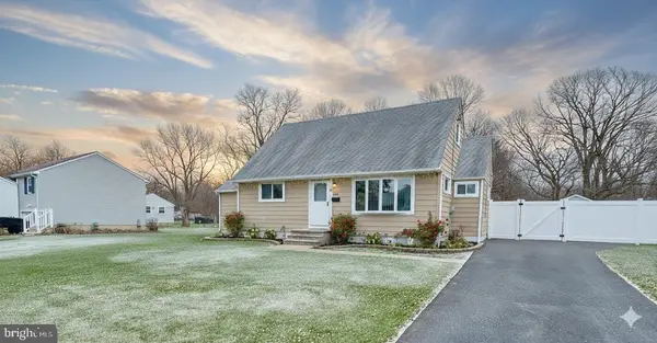 82 Charles Bossert Dr, BORDENTOWN, NJ 08505