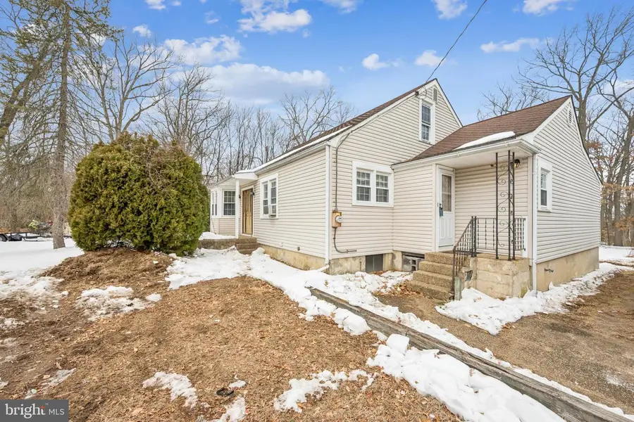 28 13th St, Burlington, NJ 08016 - #3