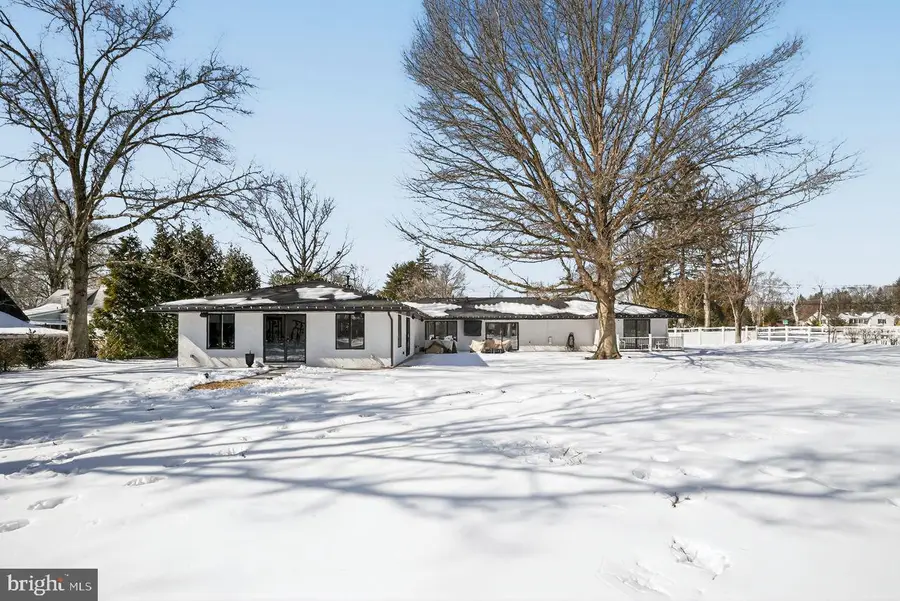 4304 Bridgeboro Rd, Moorestown, NJ 08057 - #2