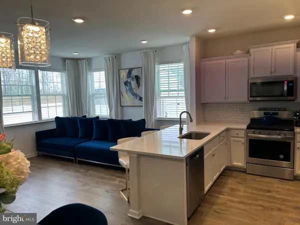 14 Peregrine Way, BURLINGTON, NJ 08016