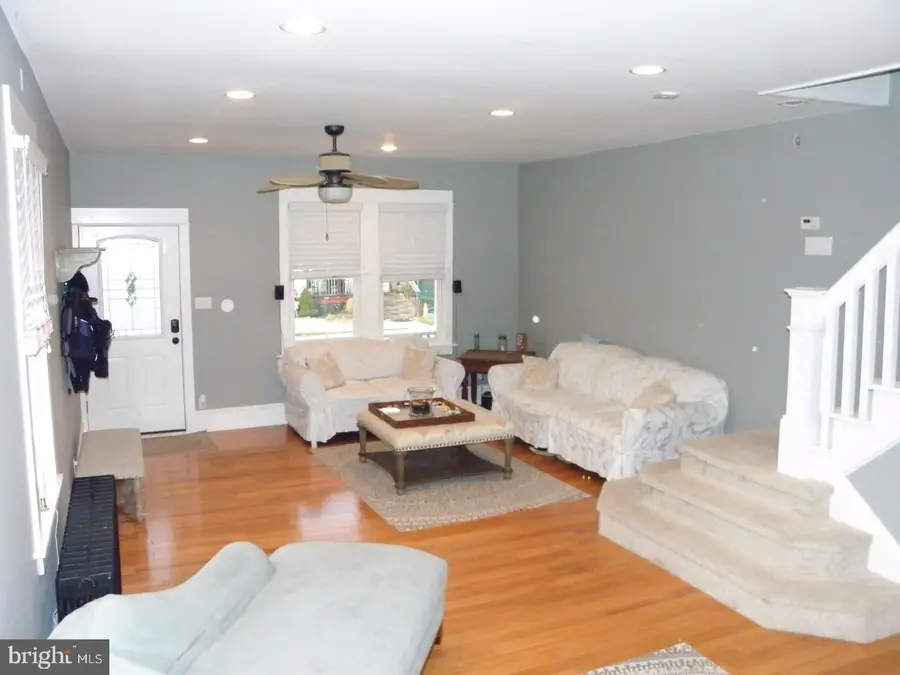 350 Elm Ave, Burlington, NJ 08016 - #2