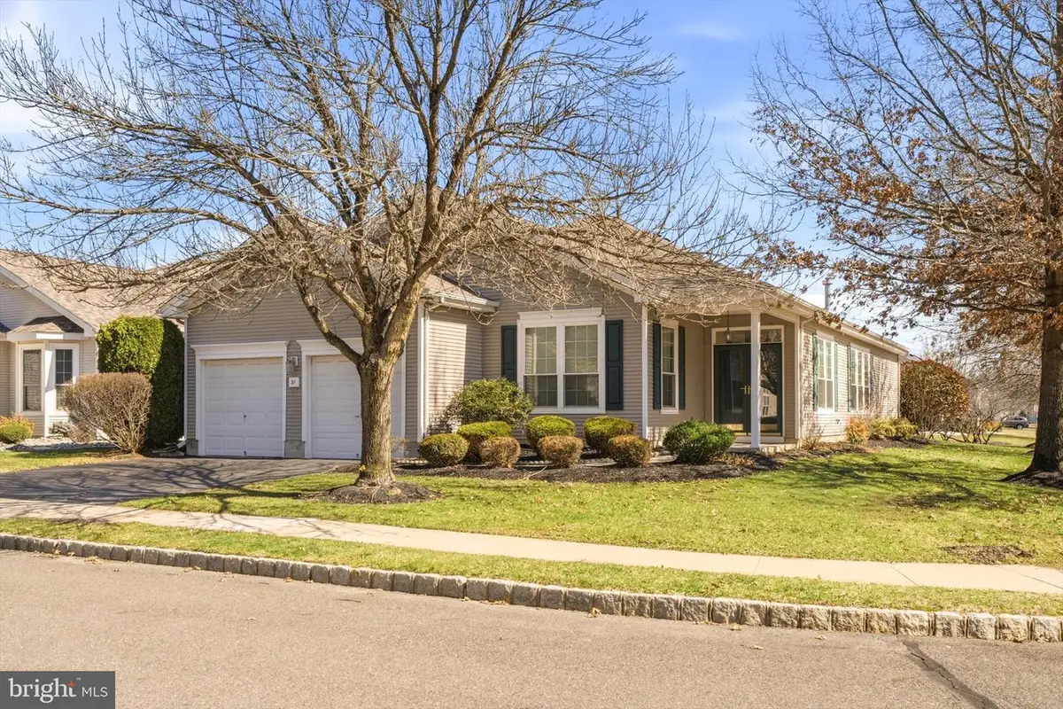 31 Harrington Dr, Columbus, NJ 08022 - #1