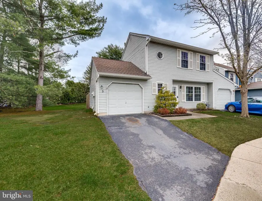 5 Berkshire Ct, Bordentown, NJ 08505 - #2