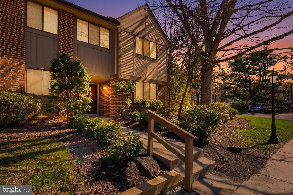 305-a Cypress Point Cir, Mount Laurel, NJ 08054 - #1