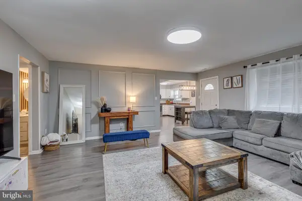 45 Stratford Ln, MOUNT LAUREL, NJ 08054