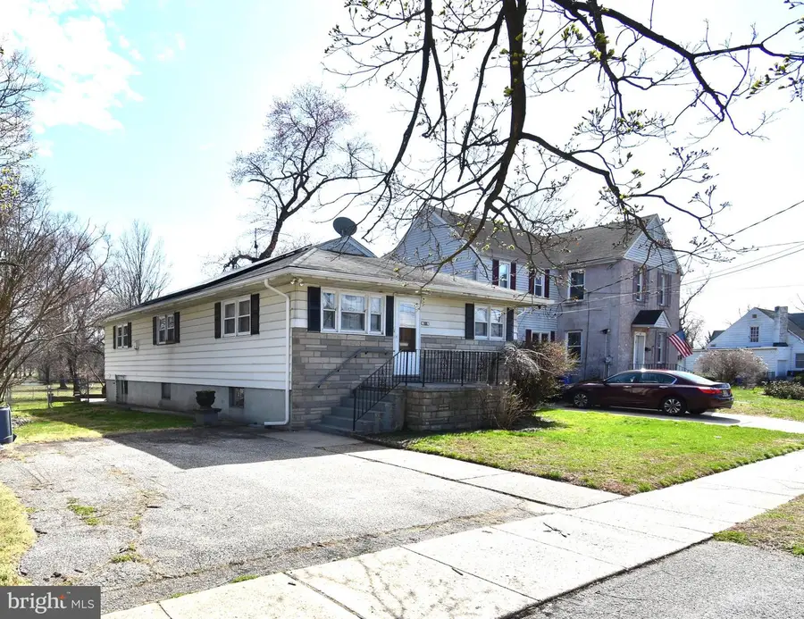 165 W Federal St, Burlington, NJ 08016 - #3