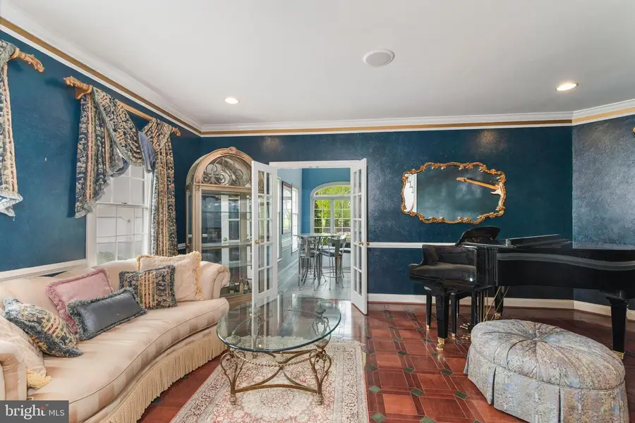 132 Country Club Dr, Moorestown, NJ 08057 - #3