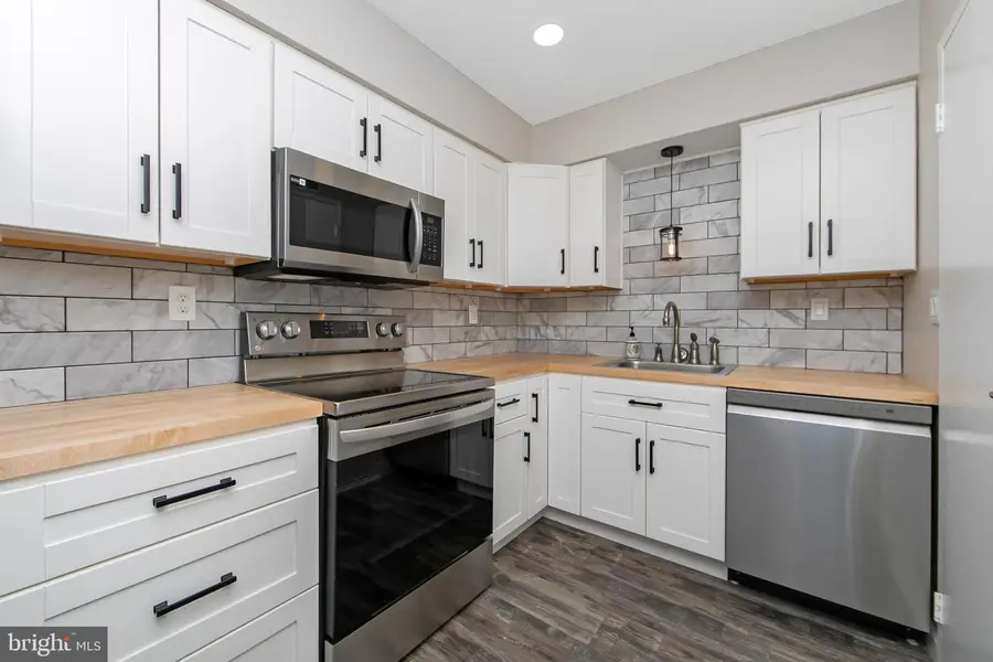 3045 Harbour Dr, Palmyra, NJ 08065 - #2