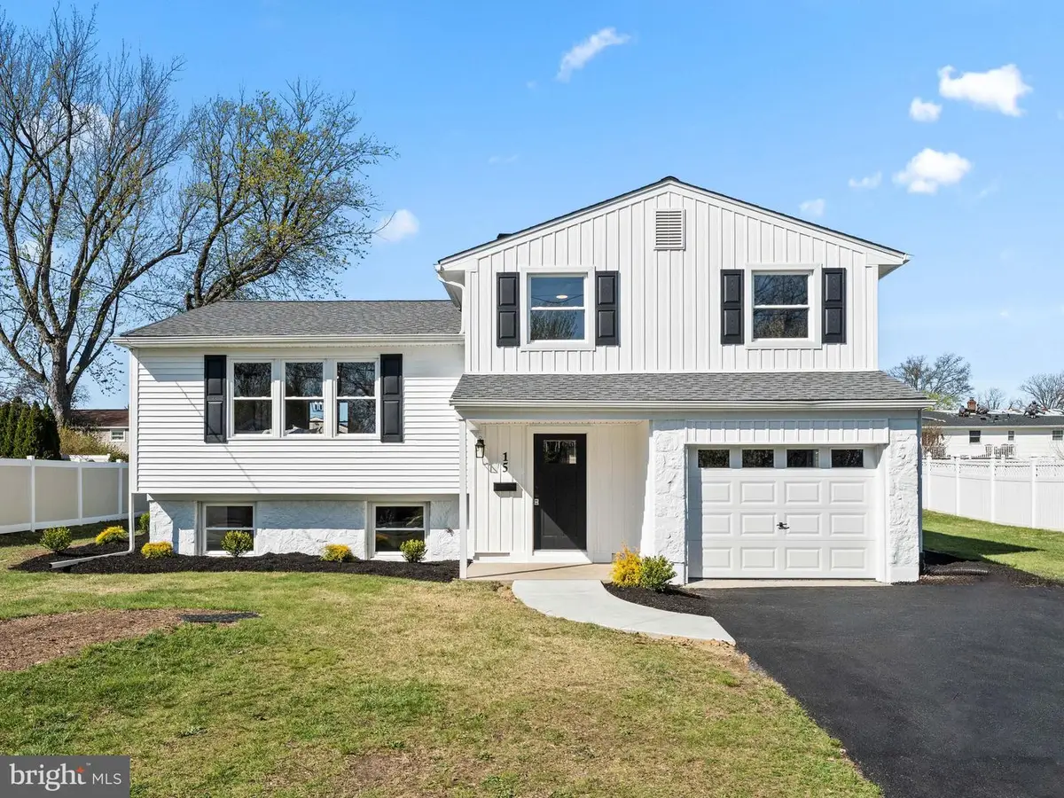 15 Arrowhead Dr, Marlton, NJ 08053 - #1