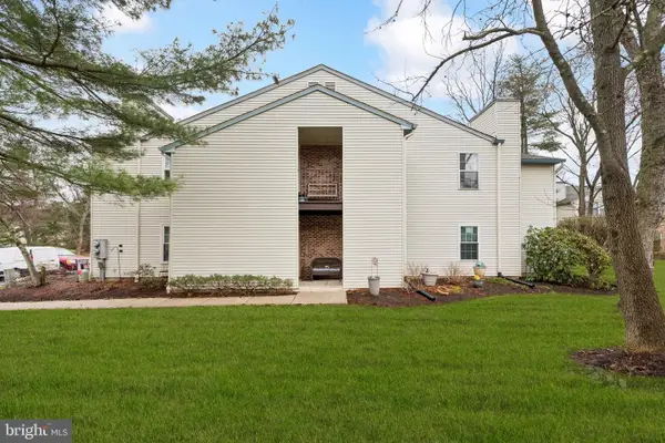 112 Village Ln, MOUNT LAUREL, NJ 08054