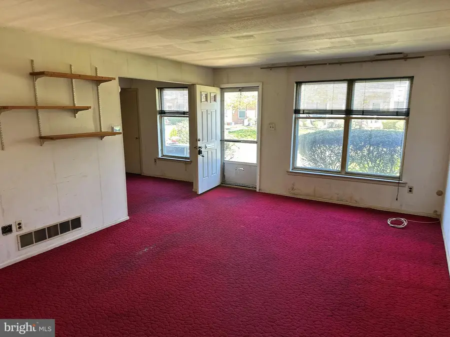 1038 Harbour Dr, Palmyra, NJ 08065 - #3