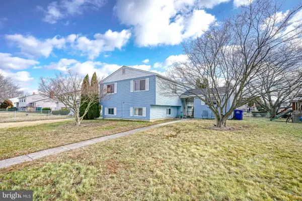 220 College Dr, PEMBERTON, NJ 08068