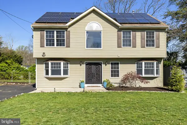 329 Maple Rd, MOUNT LAUREL, NJ 08054