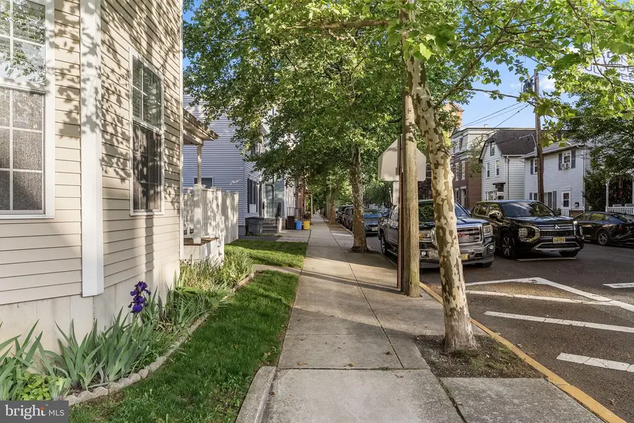 401 Farnsworth Ave, Bordentown, NJ 08505 - #2