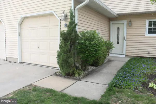 8 Deerfield Ct, BORDENTOWN, NJ 08505