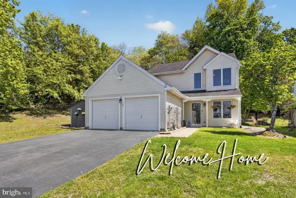24 Tudor Dr, BURLINGTON, NJ 08016