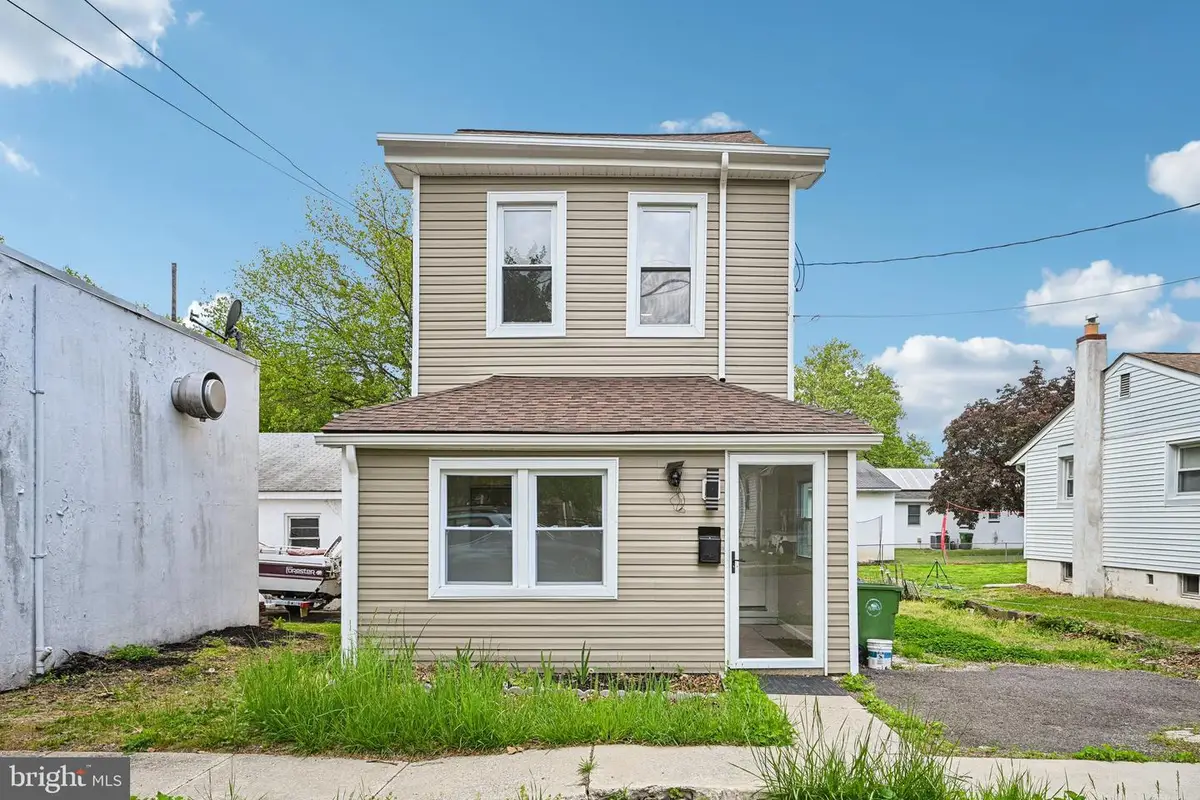 523 W 5th St, Palmyra, NJ 08065 - #1