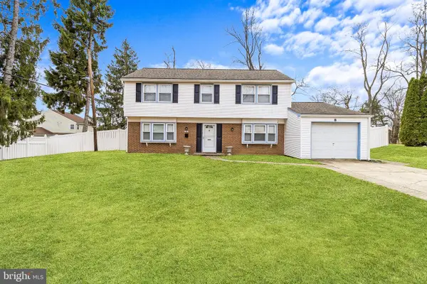 8 Hawkins Ln, WILLINGBORO, NJ 08046