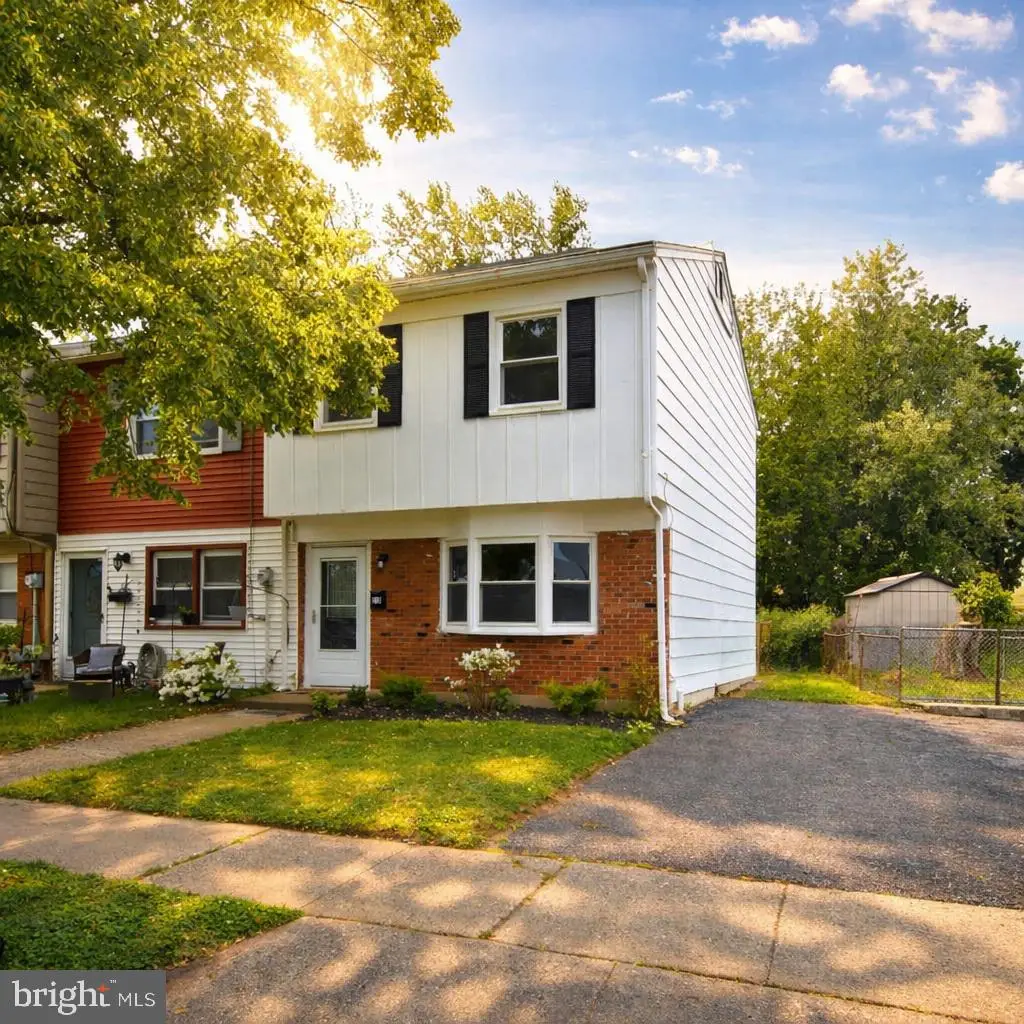 216 E Pearl St, Burlington, NJ 08016 - #1