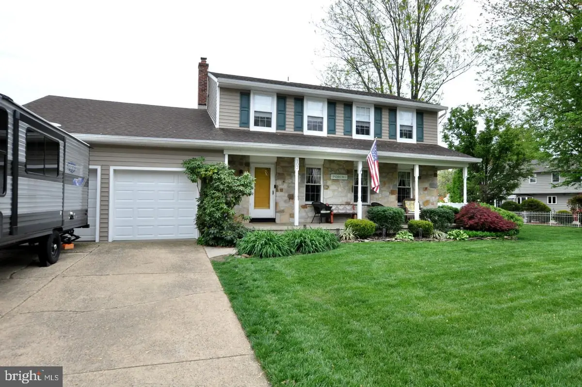 102 Holiday Ct, Mount Laurel, NJ 08054 - #1