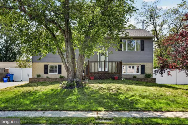 12 W Shore Dr, SOUTHAMPTON, NJ 08088