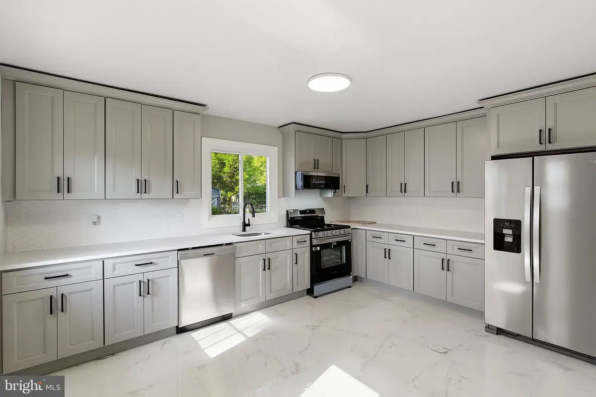 26 W 2nd St, Florence, NJ 08518 - #1