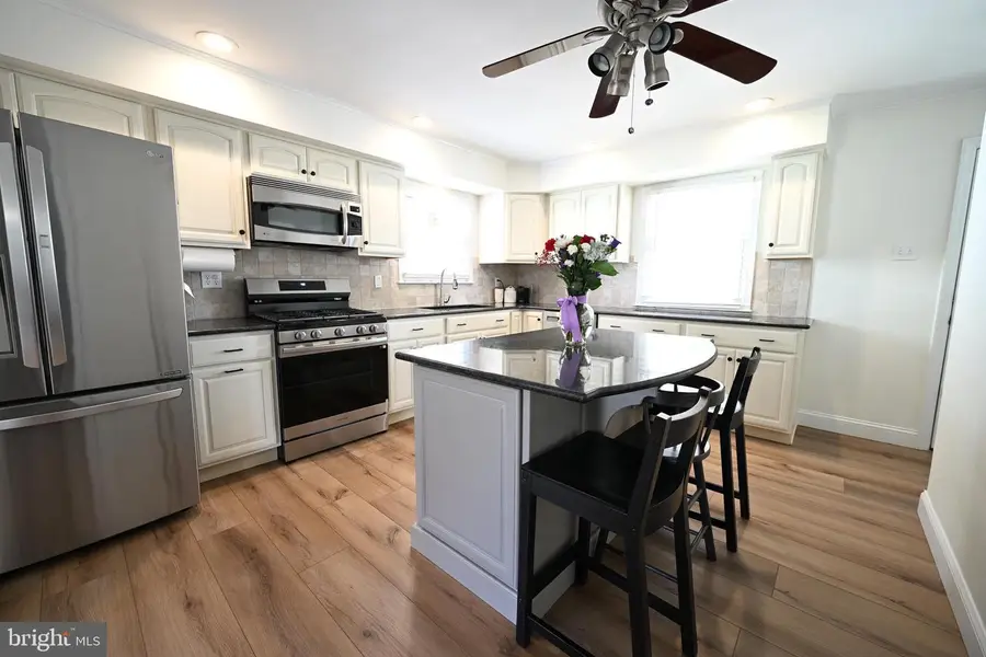 384 E 3rd St E, Florence, NJ 08518 - #2