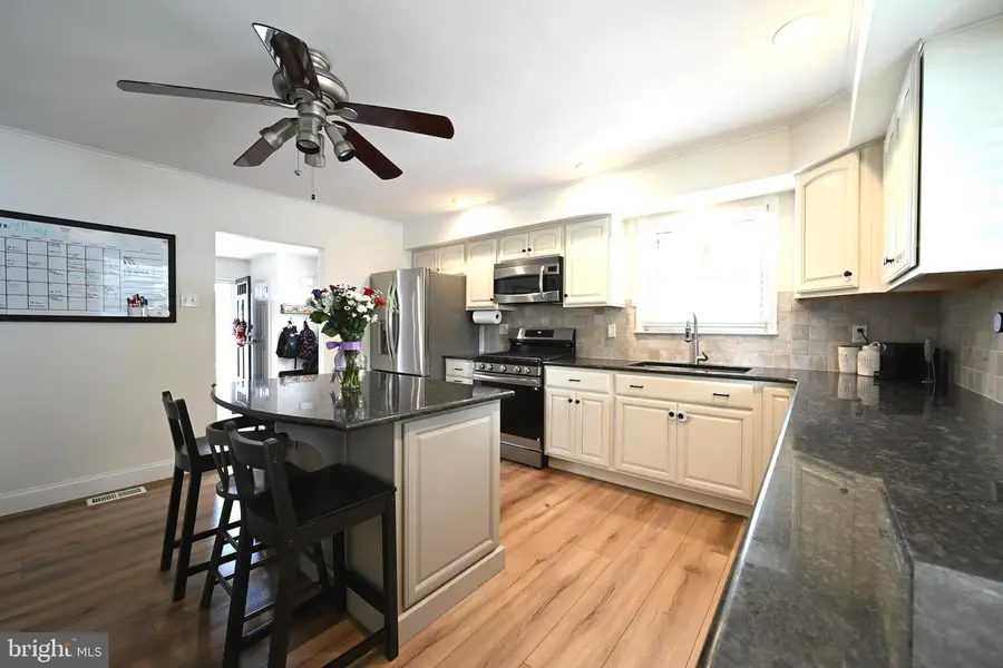 384 E 3rd St E, Florence, NJ 08518 - #3