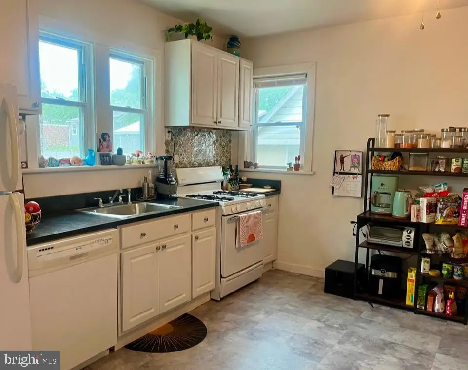 314 W 4th St, Palmyra, NJ 08065 - #1