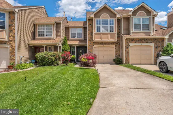 18 Kenton Pl, MOUNT LAUREL, NJ 08054