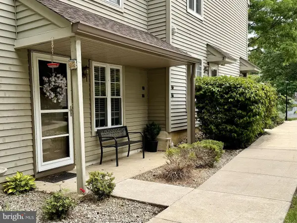 303-a Harwood Ct, MOUNT LAUREL, NJ 08054