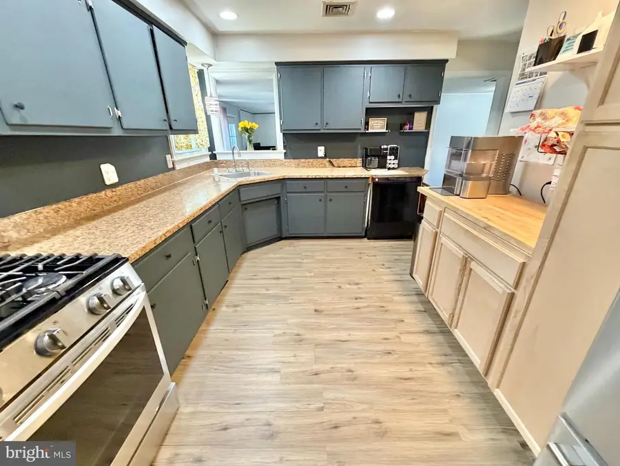 728 Walnut St, Florence, NJ 08518 - #2