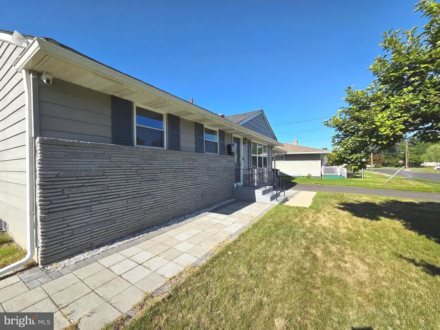 8 Laclede Dr, Burlington, NJ 08016 - #3