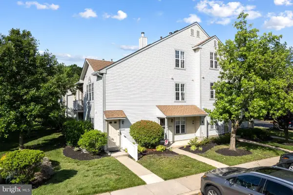 1404-b Denham Ct, MOUNT LAUREL, NJ 08054