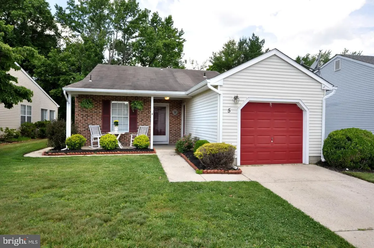 5 Fairfax Dr, Mount Laurel, NJ 08054 - #1