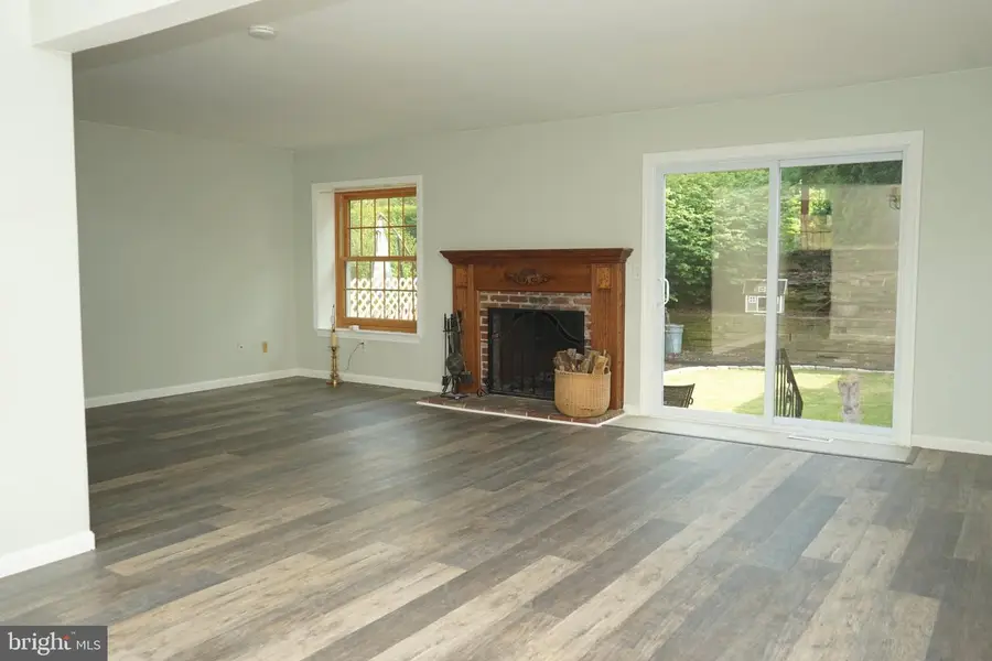 96 Farnwood Rd, Mount Laurel, NJ 08054 - #3