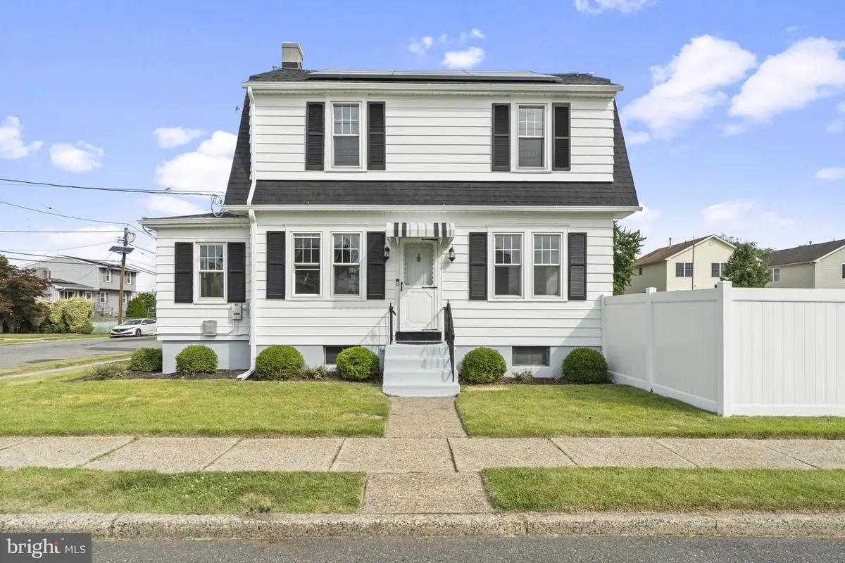573 Chelton Ave, Burlington, NJ 08016 - #1