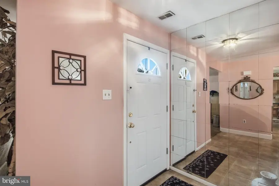 2045 Harbour Dr, Palmyra, NJ 08065 - #3