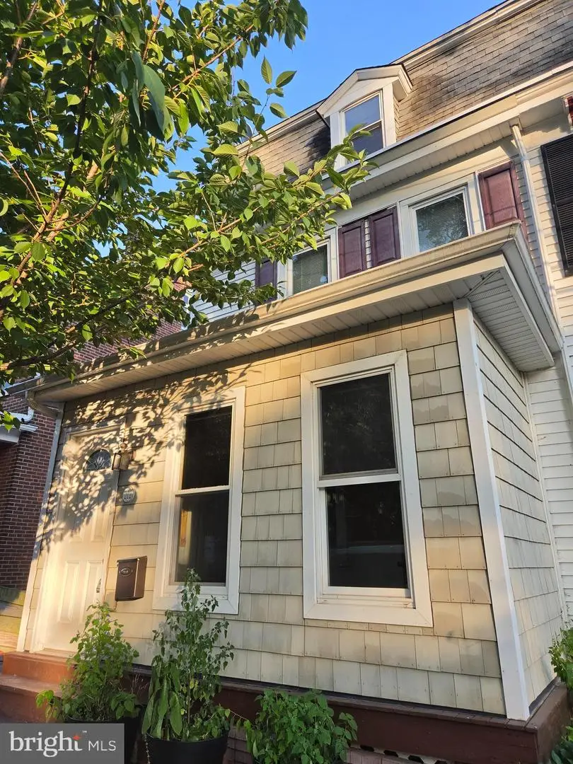 212 W Pearl St, Burlington, NJ 08016 - #1