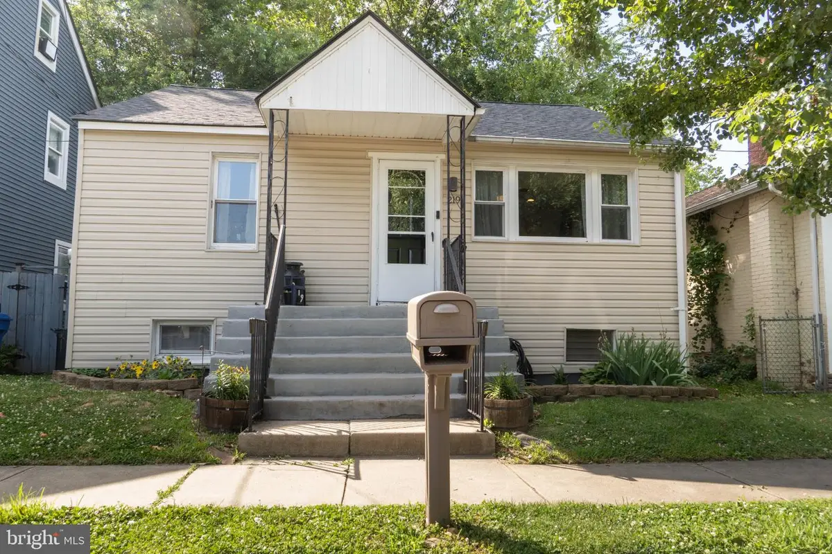 219 Front St, Fieldsboro, NJ 08505 - #1