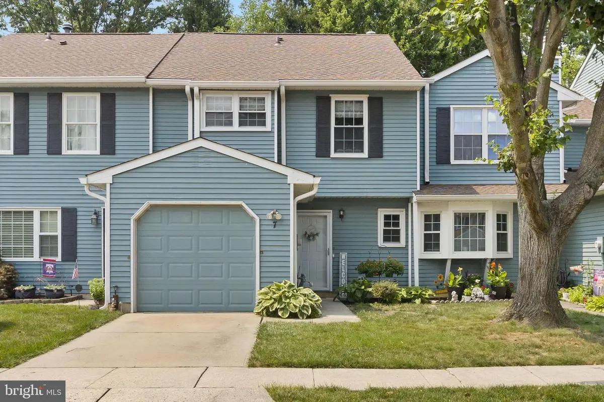 7 Fairfax Ct, Bordentown, NJ 08505 - #1