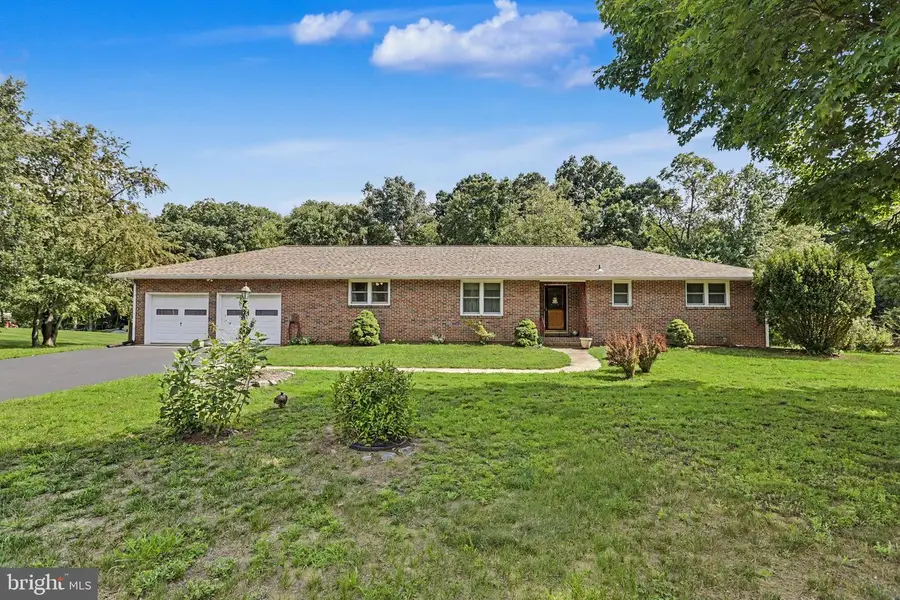 2048 Bustleton Rd, Burlington, NJ 08016 - #2