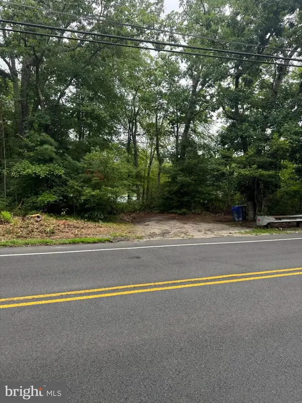 57 Clubhouse Rd, BROWNS MILLS, NJ 08015