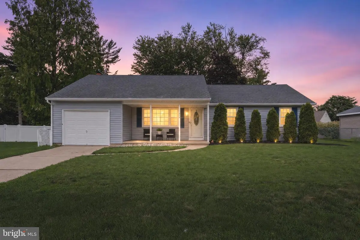 211 Tenby Chase Dr, Delran, NJ 08075 - #1