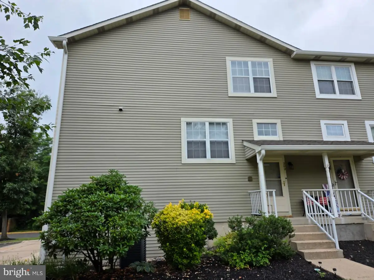 202 Ashby Ct, Mount Laurel, NJ 08054 - #1