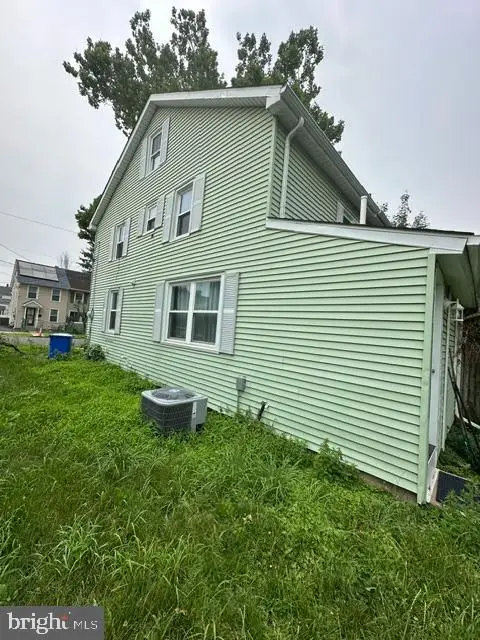 833 W 2nd St, Florence, NJ 08518 - #2