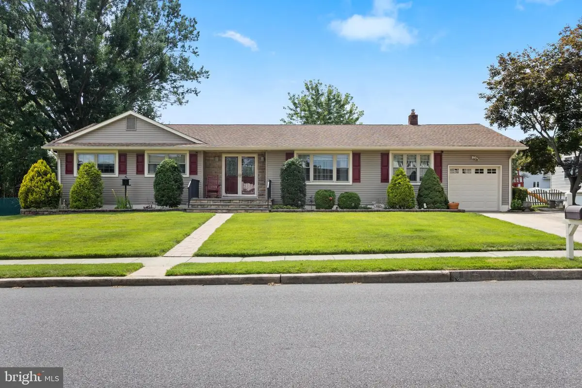 8 W Point Dr, Bordentown, NJ 08505 - #1