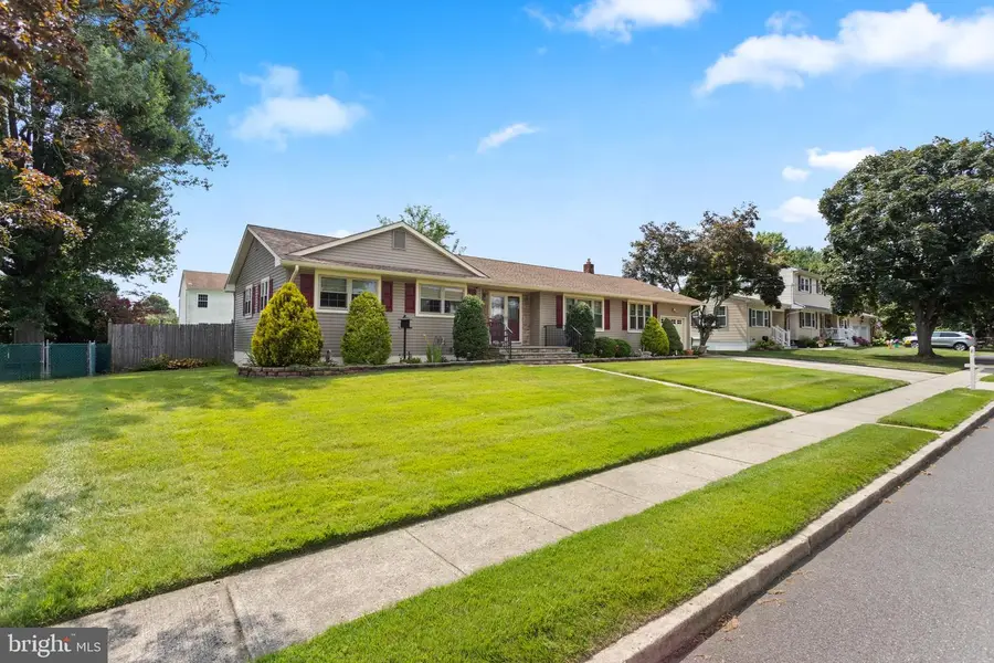 8 W Point Dr, Bordentown, NJ 08505 - #2