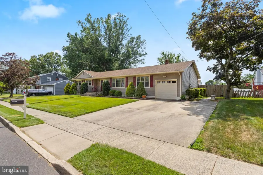 8 W Point Dr, Bordentown, NJ 08505 - #3